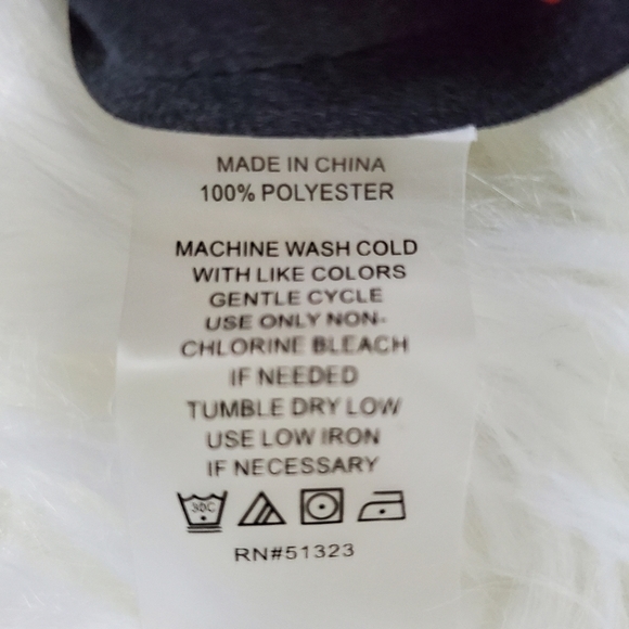 NWT VINCE CAMUTO V-Neck Blouse - Picture 3 of 5